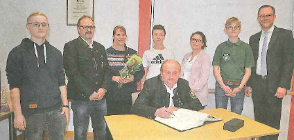 Gratulation an ehemalige Schülerinnen